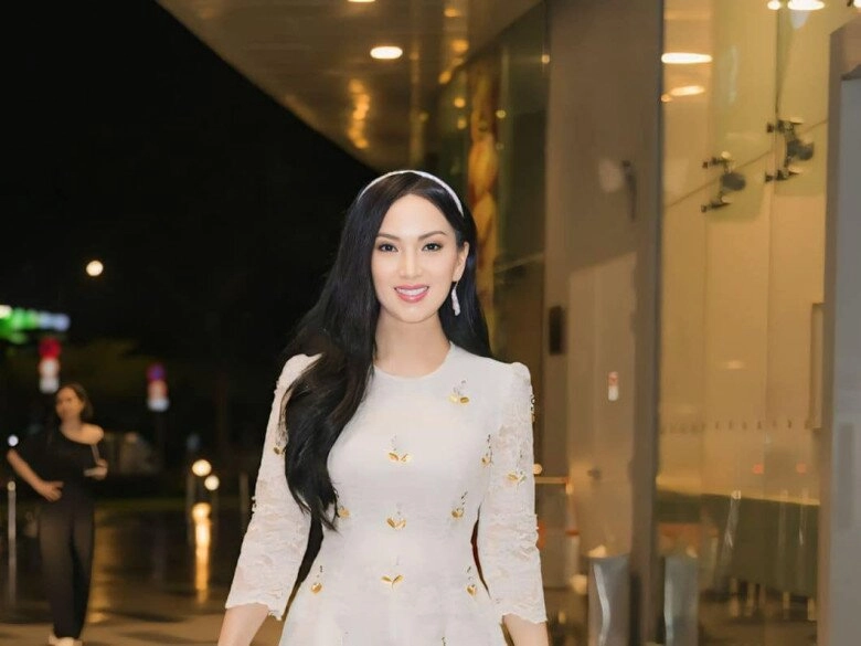 Em gái cẩm ly là người việt giàu nhất thế giới có hẳn phi cơ riêng cùng kho đồ hiệu nhưng chỉ ưu ái một chiếc túi duy nhất - 2