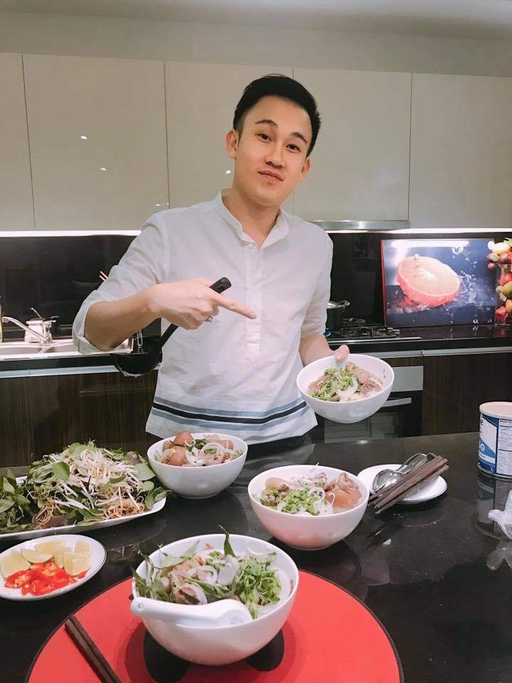 Em trai ruột hoài linh khoe bữa cơm tự nấu ngày mưa nhưng người quen nghi ngờ một điều - 4