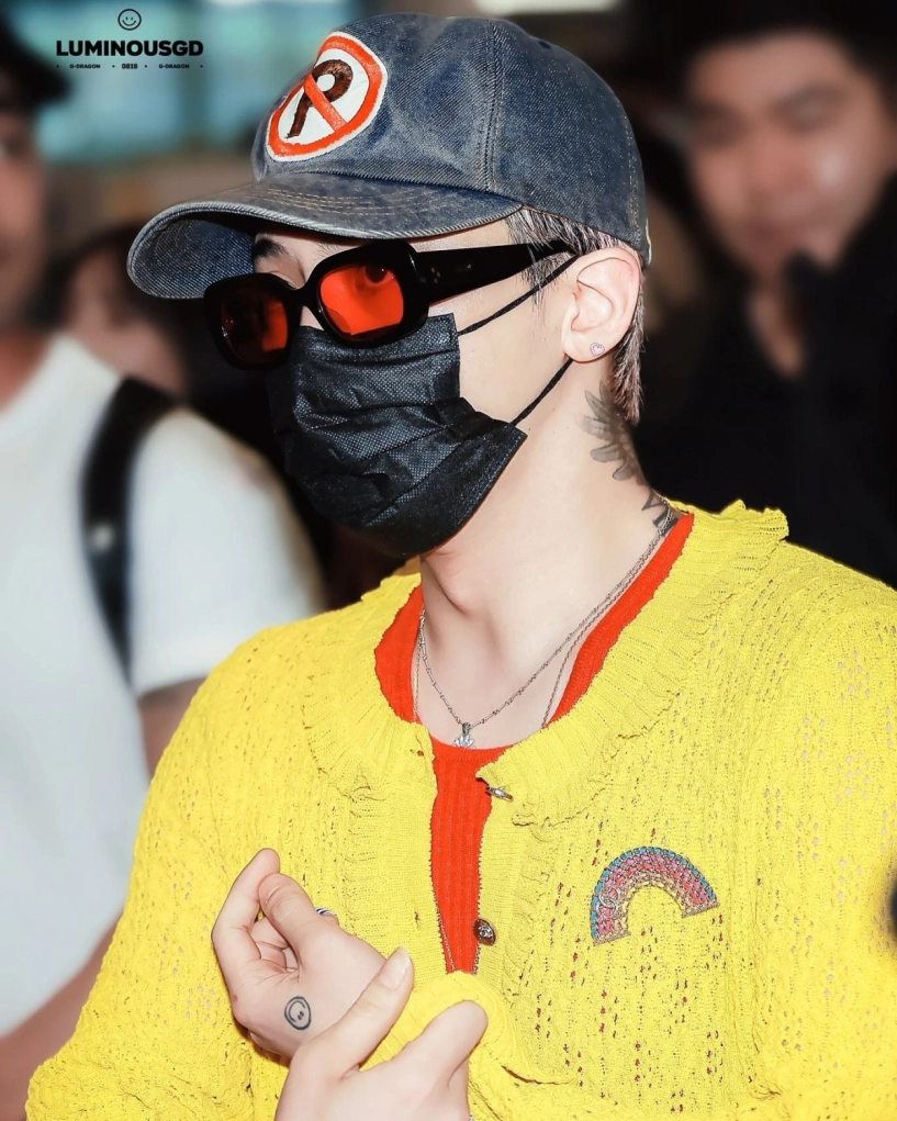 G-dragon diện chiếc áo bà thím suốt chuyến đi việt nam - 5