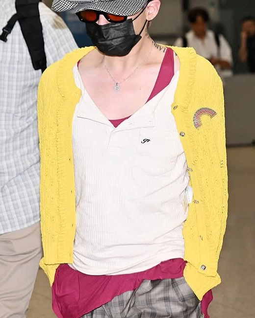 G-dragon diện chiếc áo bà thím suốt chuyến đi việt nam - 8