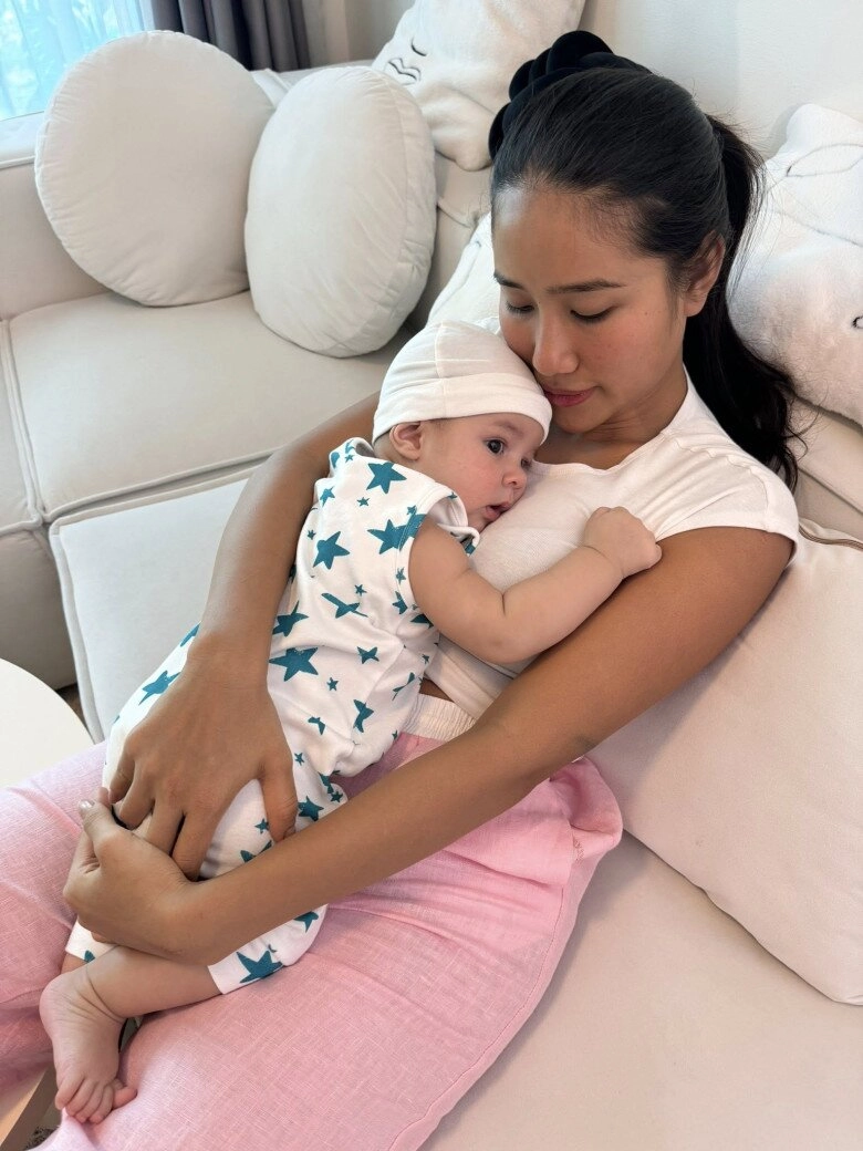 Gái quê miền tây siêu vòng 3 sinh con quốc tịch úc chồng chi nửa tỷtháng chăm vợ con - 5