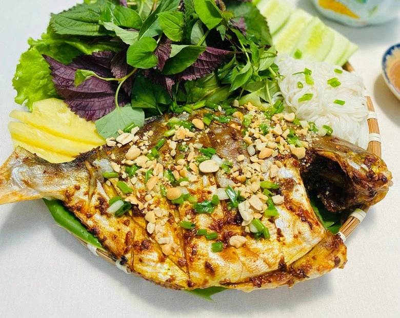 Cách làm cá chim nướng muối ớt để cuối tuần cả nhà nhâm nhi của mẹ đảm sài gòn - 8