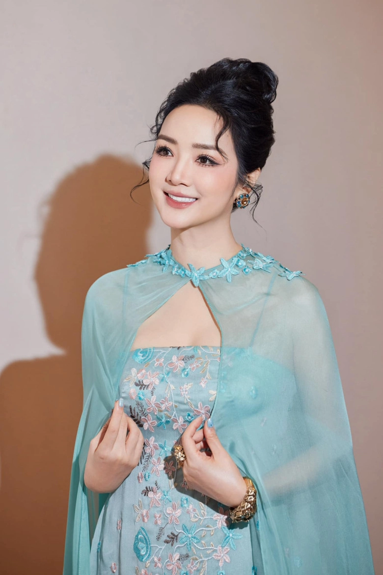 Gu thời trang của 3 biểu tượng nhan sắc nghiêng nước nghiêng thành showbiz việt ngoài 50 vẫn sang trọng tỏa khí chất ngời ngời - 6