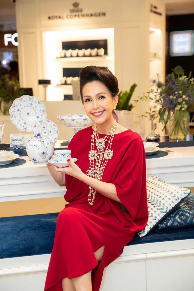 Gu thời trang của 3 biểu tượng nhan sắc nghiêng nước nghiêng thành showbiz việt ngoài 50 vẫn sang trọng tỏa khí chất ngời ngời - 8