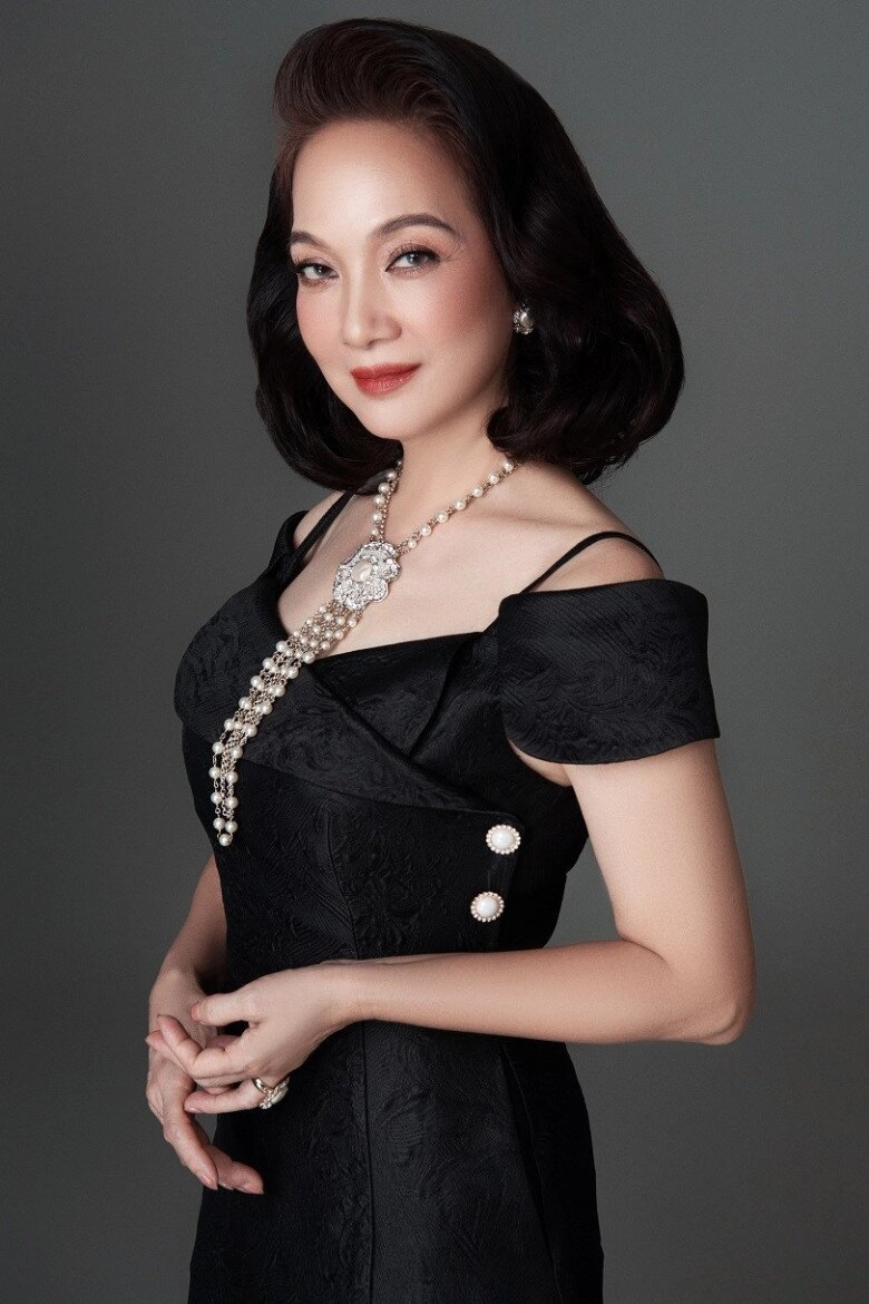 Gu thời trang của 3 biểu tượng nhan sắc nghiêng nước nghiêng thành showbiz việt ngoài 50 vẫn sang trọng tỏa khí chất ngời ngời - 13