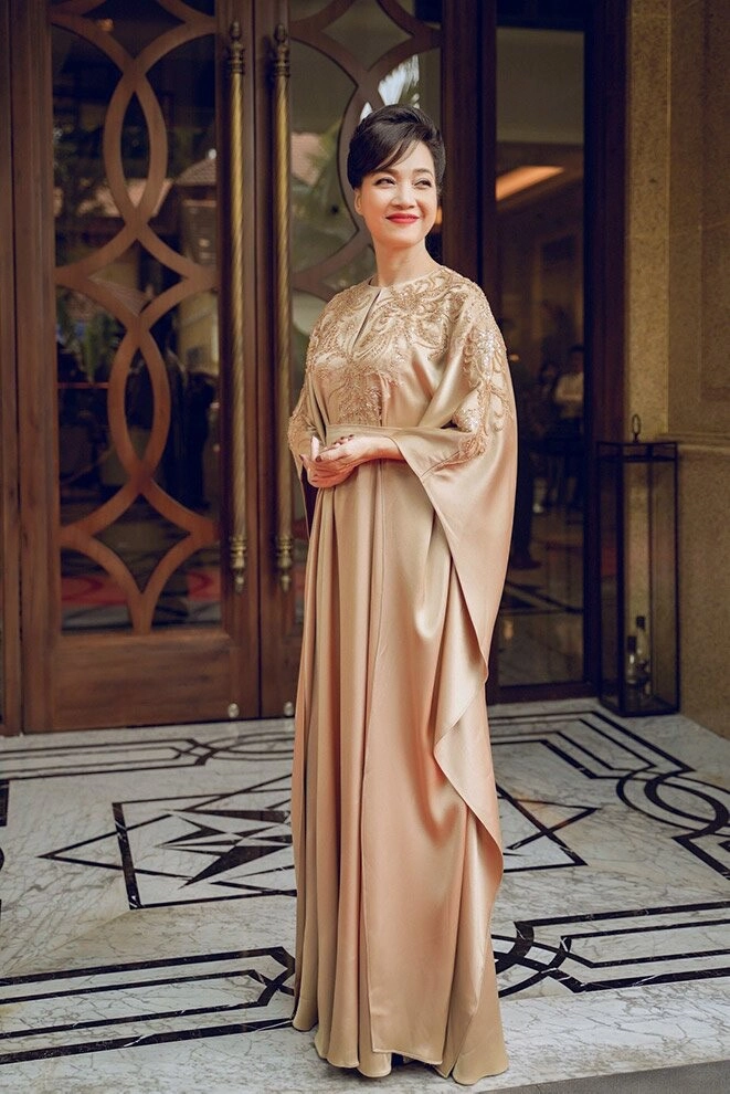 Gu thời trang của 3 biểu tượng nhan sắc nghiêng nước nghiêng thành showbiz việt ngoài 50 vẫn sang trọng tỏa khí chất ngời ngời - 18
