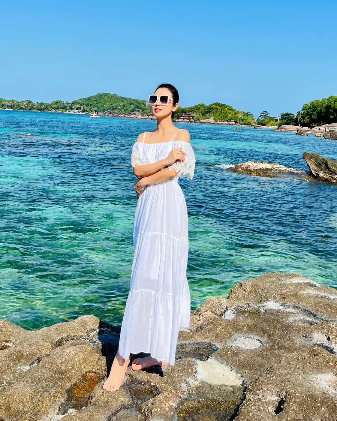 Gu thời trang đi biển của hoa hậu bốn con jennifer phạm luôn được khen tinh tế chỉ thông qua một chi tiết nhỏ - 10