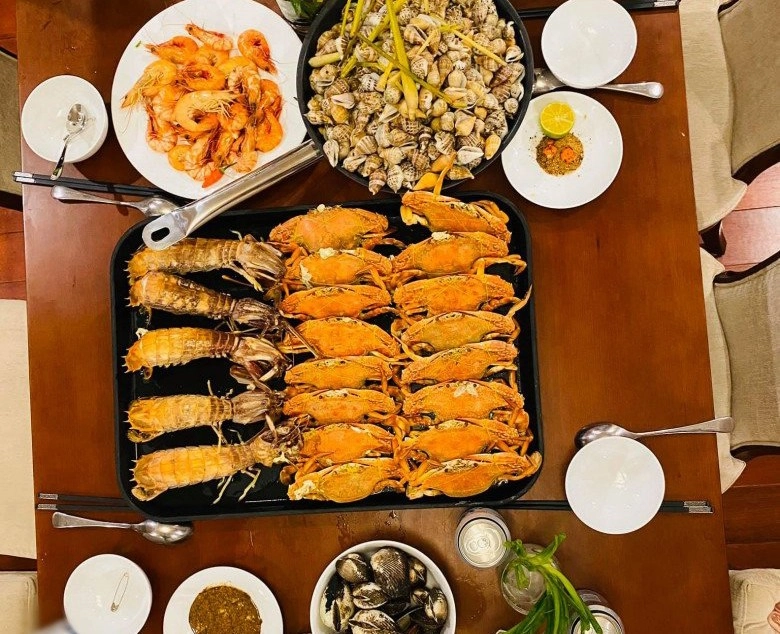 Hải băng vô tư ngồi cụng ly với chị em nhìn cảnh bố 4 con thành đạt trong bếp ai cũng phục - 7