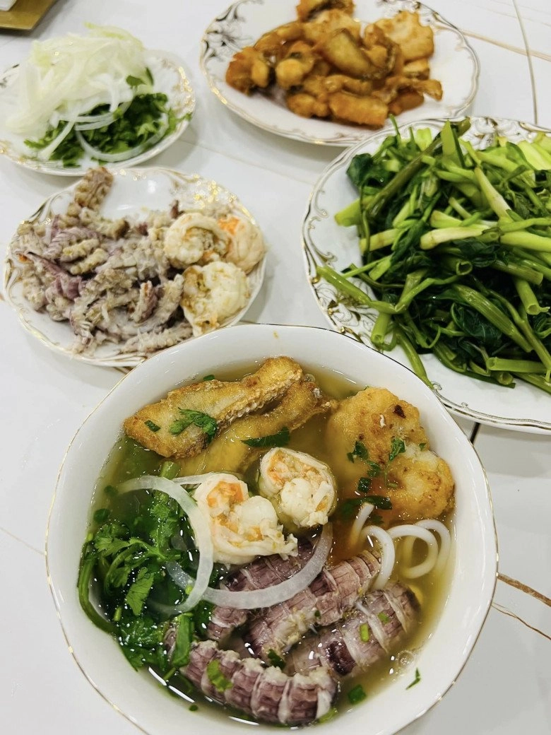 Hải băng vô tư ngồi cụng ly với chị em nhìn cảnh bố 4 con thành đạt trong bếp ai cũng phục - 12