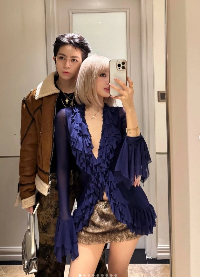 Hai chị đẹp lộ hint quen tình trẻ kém 11 tuổi gu ăn mặc trái ngược độ trẻ trung cứ như ăn thịt đường tăng - 1