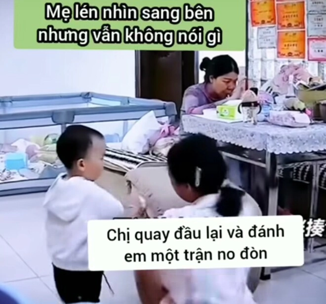 Hai chị em đánh nhau mẹ phản ứng khác biệt nhưng được khen thông minh nhiều người vội vào học hỏi - 4