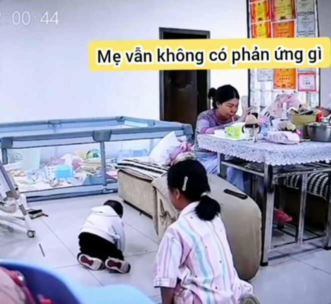 Hai chị em đánh nhau mẹ phản ứng khác biệt nhưng được khen thông minh nhiều người vội vào học hỏi - 5