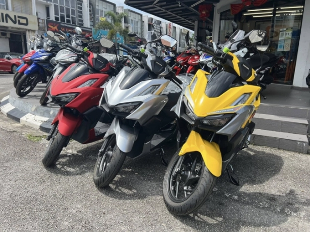 Hình ảnh thực tế của honda vario 160 2025 vừa về đại lý ấn tượng nhất vẫn là phiên bản màu vàng - 5