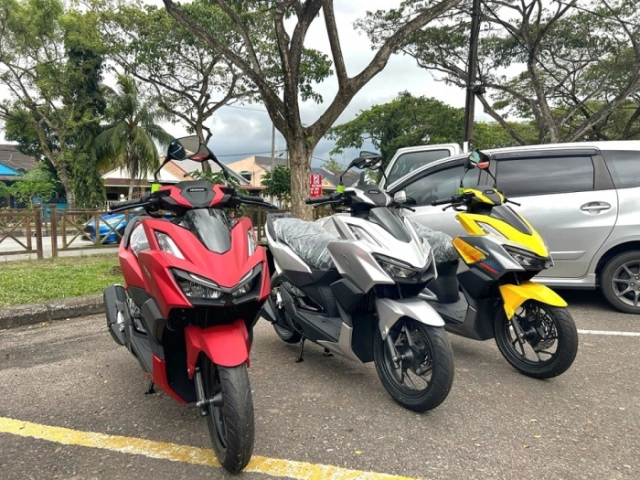 Hình ảnh thực tế của honda vario 160 2025 vừa về đại lý ấn tượng nhất vẫn là phiên bản màu vàng - 6