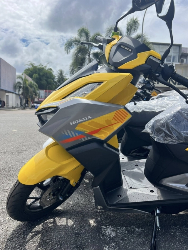 Hình ảnh thực tế của honda vario 160 2025 vừa về đại lý ấn tượng nhất vẫn là phiên bản màu vàng - 9