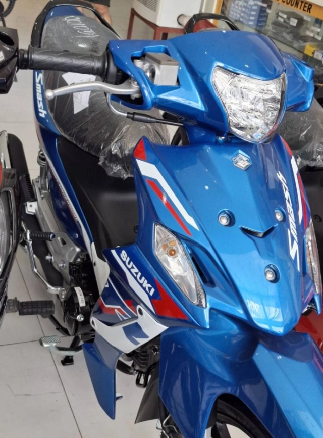 Hình ảnh thực tế của suzuki smash carb 2025 tại đại lý - nổi bật với phong cách thể thao - 4