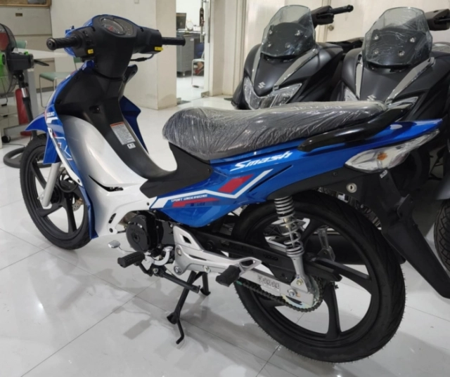 Hình ảnh thực tế của suzuki smash carb 2025 tại đại lý - nổi bật với phong cách thể thao - 6