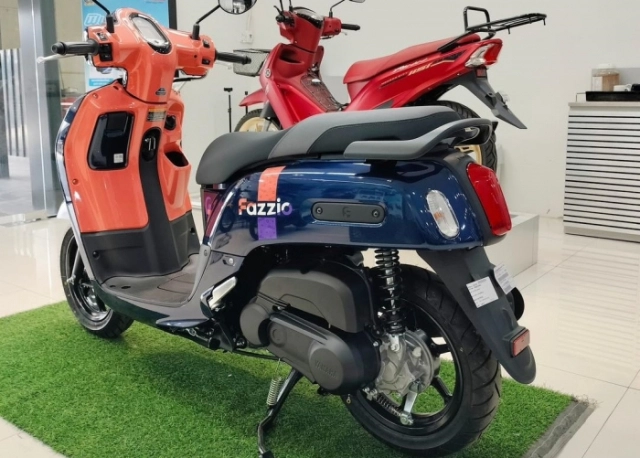 Hình ảnh thực tế của yamaha fazzio hybrid 2025 tại đại lý khi phong cách lên ngôi - 4