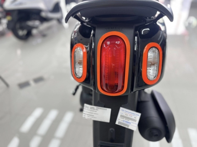 Hình ảnh thực tế của yamaha fazzio hybrid 2025 tại đại lý khi phong cách lên ngôi - 9