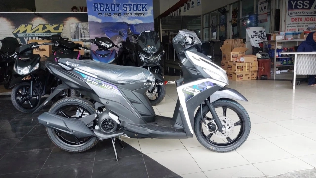 Hình ảnh thực tế của yamaha mio m3 125 2025 tại đại lý nhỏ gọn bóng bẩy và đầy cuốn hút - 5