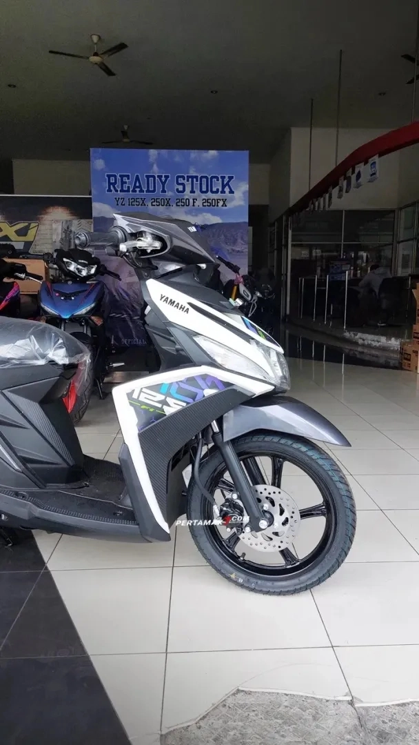 Hình ảnh thực tế của yamaha mio m3 125 2025 tại đại lý nhỏ gọn bóng bẩy và đầy cuốn hút - 6