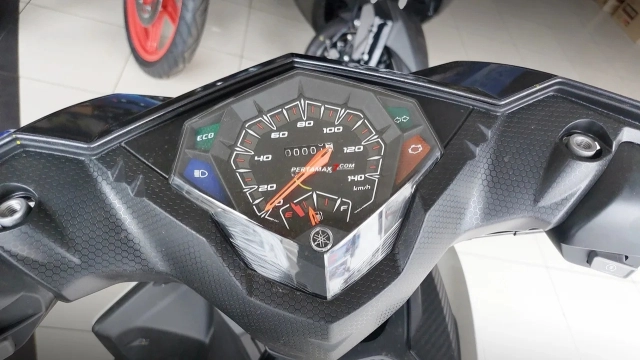Hình ảnh thực tế của yamaha mio m3 125 2025 tại đại lý nhỏ gọn bóng bẩy và đầy cuốn hút - 10
