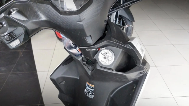 Hình ảnh thực tế của yamaha mio m3 125 2025 tại đại lý nhỏ gọn bóng bẩy và đầy cuốn hút - 11