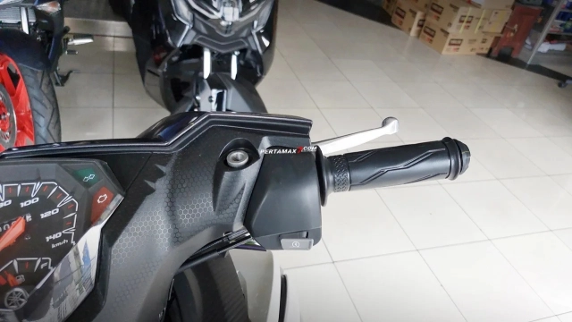 Hình ảnh thực tế của yamaha mio m3 125 2025 tại đại lý nhỏ gọn bóng bẩy và đầy cuốn hút - 13