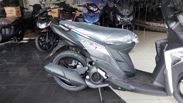 Hình ảnh thực tế của yamaha mio m3 125 2025 tại đại lý nhỏ gọn bóng bẩy và đầy cuốn hút - 15