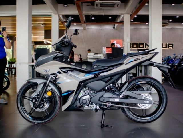 Hình ảnh thực tế của yamaha y16zr abs 2025 tại đại lý do xe phối màu đẹp hay chỉ do hình đẹp - 2