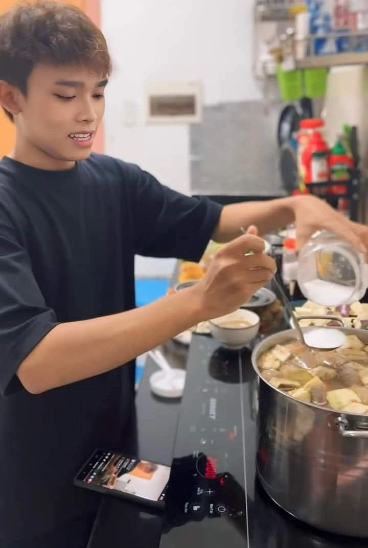Hồ văn cường livestream làm món ăn nhiều mùi cư dân mạng tưởng nấu chè vì quá nhiều đường - 9