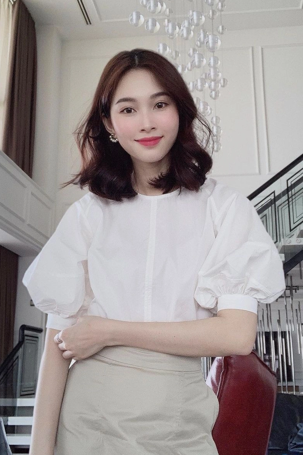 Hoa hậu 3 con lọt top 100 gương mặt đẹp nhất thế giới diện đồ công sở giản dị mà sang có item chỉ vài trăm nghìn - 9