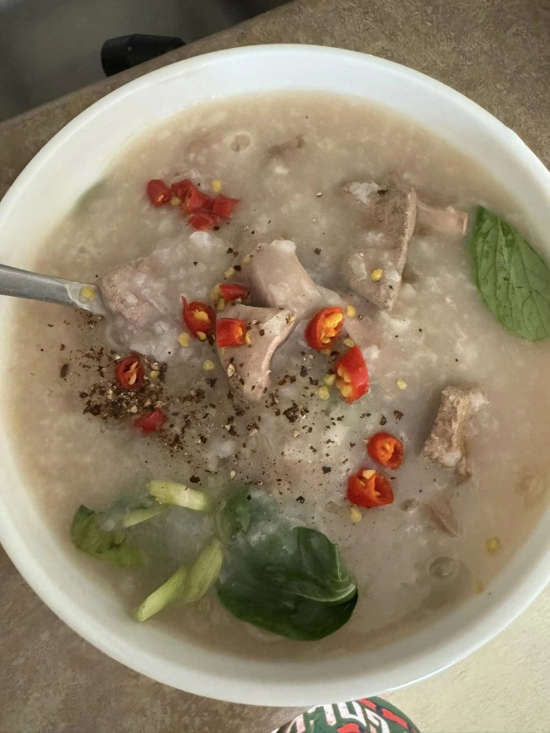 Hoa hậu diễm hương hiếm hoi nấu ăn khi chồng bị ốm con trai ốm bố dượng còn nấu bổ dưỡng hơn - 2