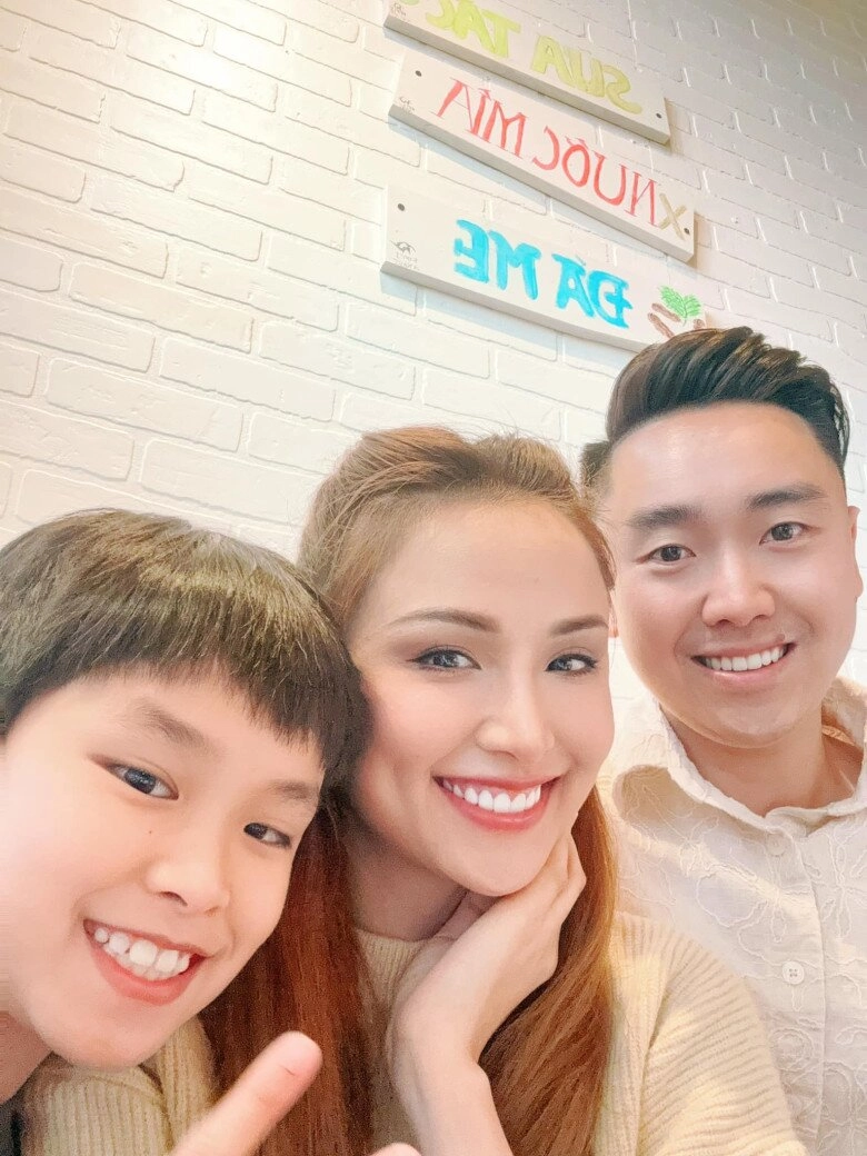Hoa hậu diễm hương nhắc đến món ăn mẹ ruột nuôi sống gia đình nay chồng trẻ của cô kế thừa - 1
