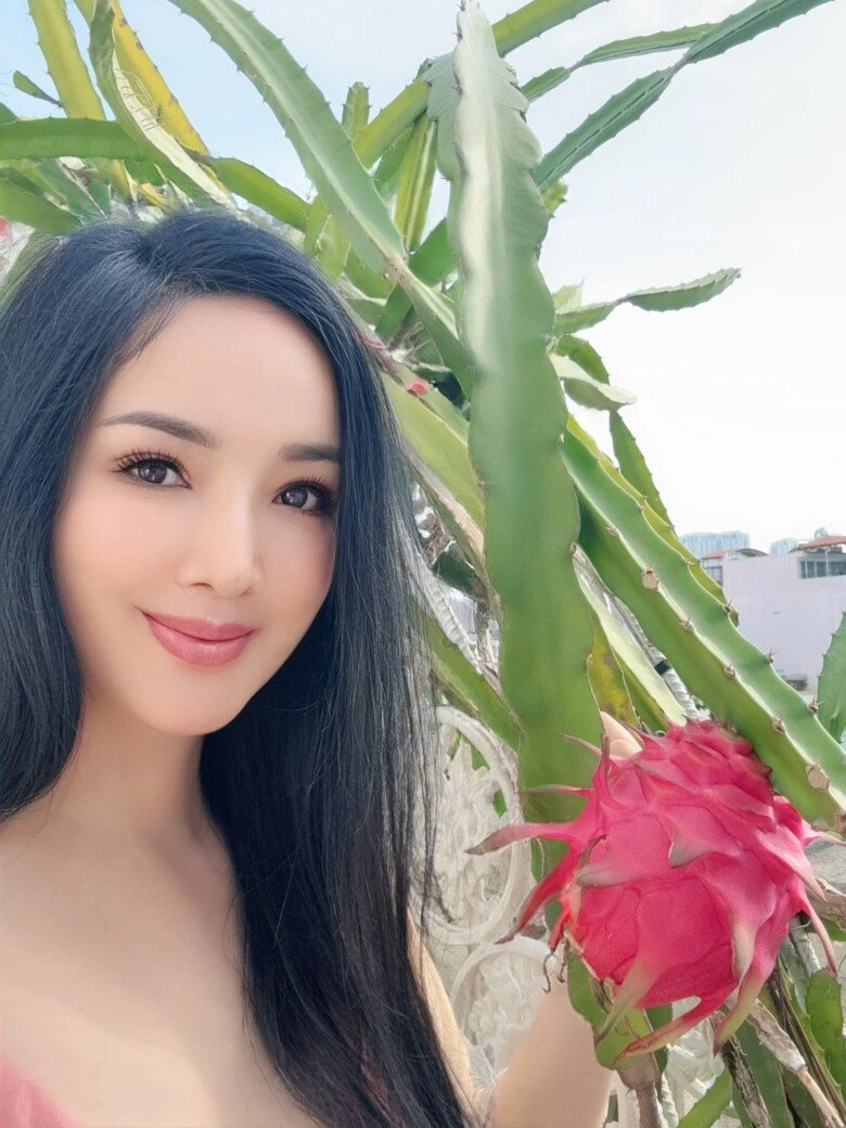 hoa hậu độc nhất vô nhị việt nam mát tay trồng quả ngọt trên sân thượng lâu đài trắng 1000m2 - 3