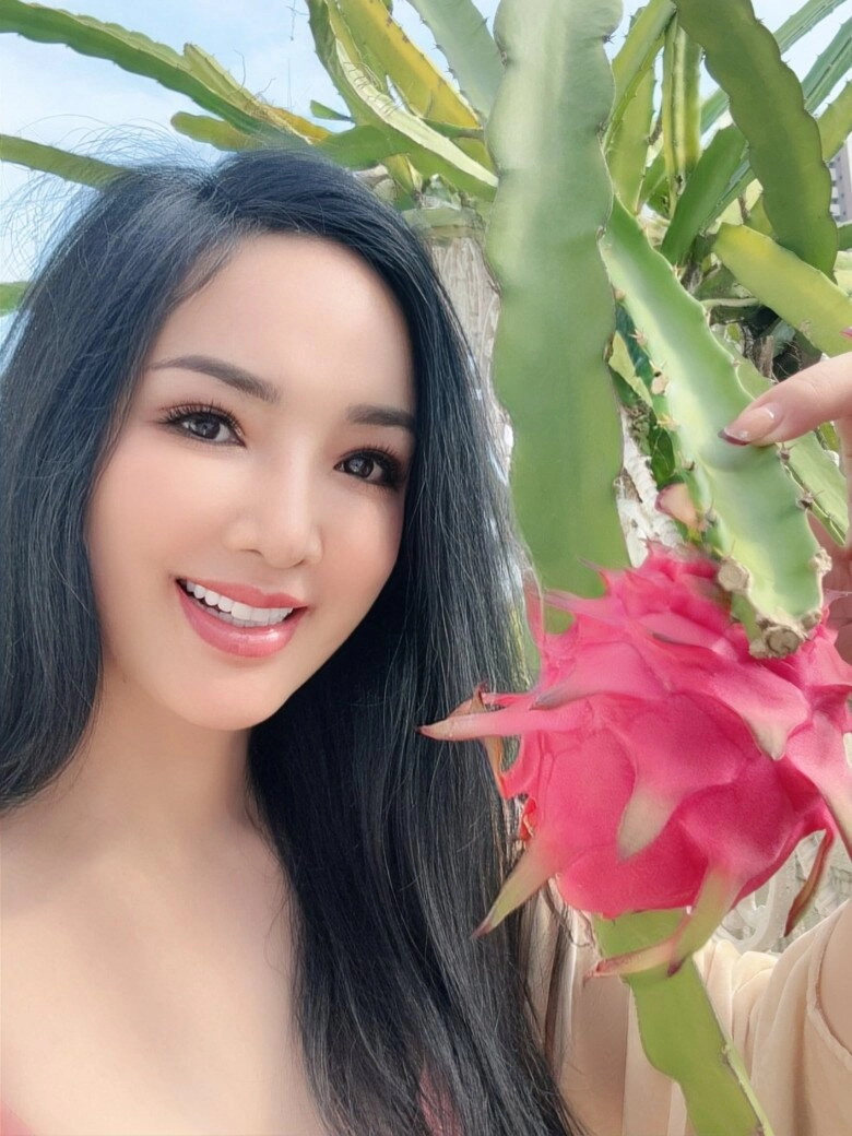 hoa hậu độc nhất vô nhị việt nam mát tay trồng quả ngọt trên sân thượng lâu đài trắng 1000m2 - 4