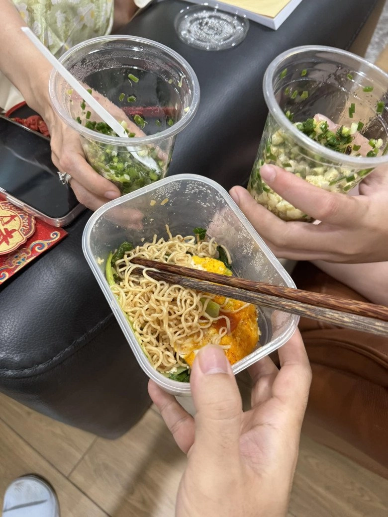 hoa hậu hài thu trang khoe bữa cơm dân dã ngày mưa khiến danh hài lê giang đòi ăn chung - 5
