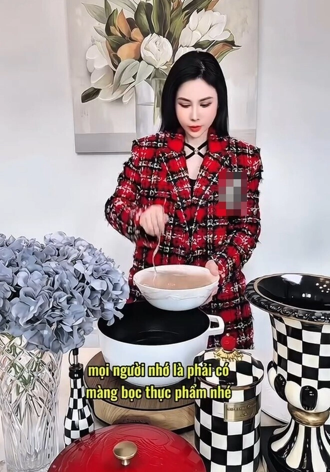 Hoa hậu lồng lộn lên đồ trăm triệu vào bếp nấu nồi bún riêu 1 triệu bị bình luận tội gì phải khổ - 7