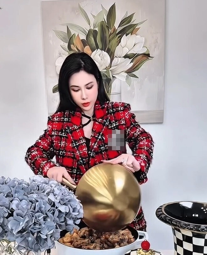 Hoa hậu lồng lộn lên đồ trăm triệu vào bếp nấu nồi bún riêu 1 triệu bị bình luận tội gì phải khổ - 13