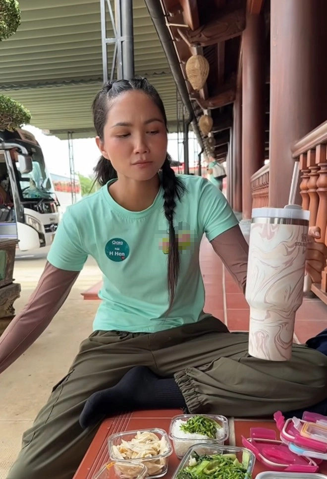 hoa hậu nghèo nhất việt nam thưởng thức cơm hộp mang theo do chị gái chuẩn bị toàn ăn vào người đồ đắng - 6