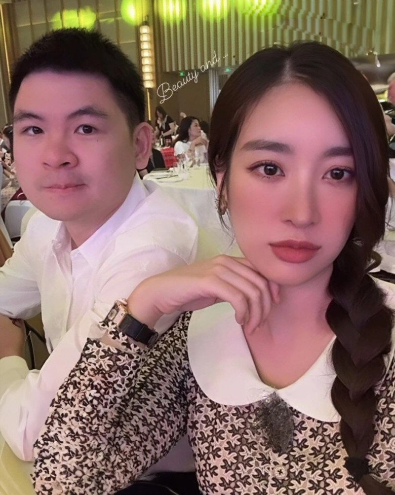 hoa hậu nghèo nhất việt nam từng đeo hồng hồ vài trăm triệu nay có bộ sưu tập gần 10 tỷ đeo món gần 7 tỷ đi bên chồng - 4
