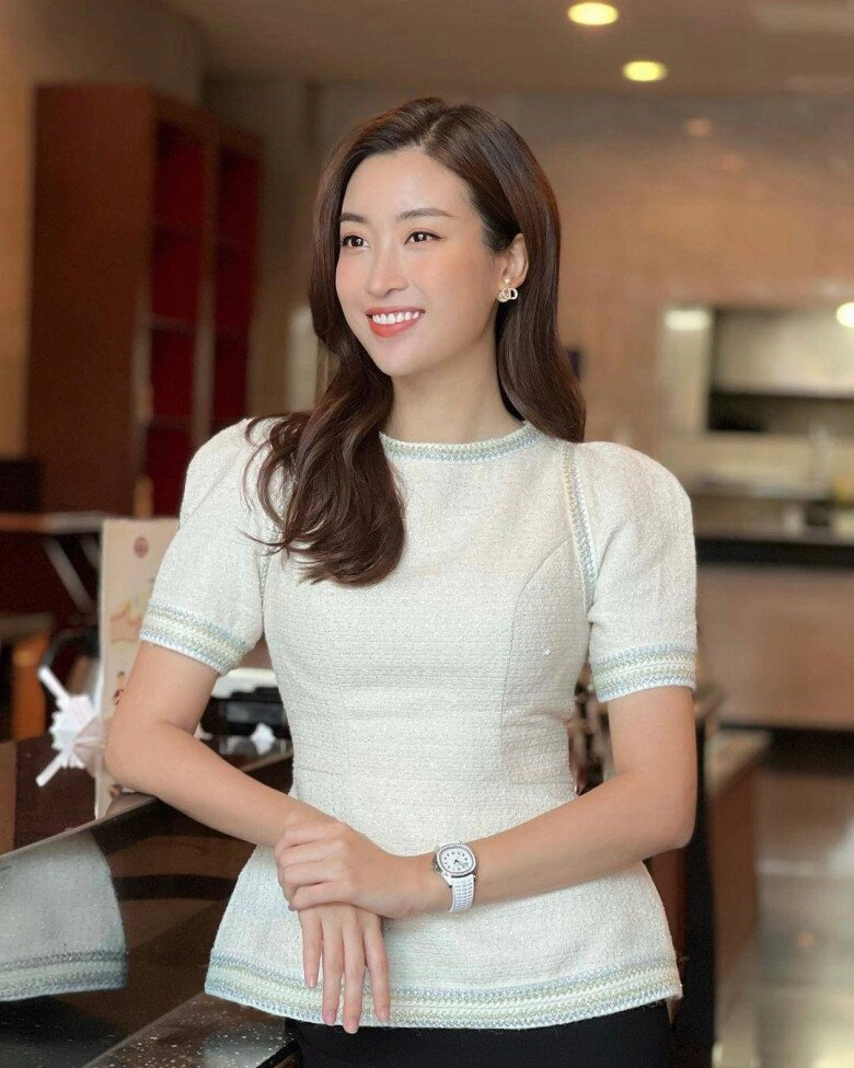 hoa hậu nghèo nhất việt nam từng đeo hồng hồ vài trăm triệu nay có bộ sưu tập gần 10 tỷ đeo món gần 7 tỷ đi bên chồng - 8