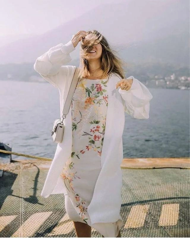 Học theo 2 cô nàng blogger thời trang mặc toàn món cơ bản tôi dù nặng 60kg vẫn trông như chỉ 50kg - 15