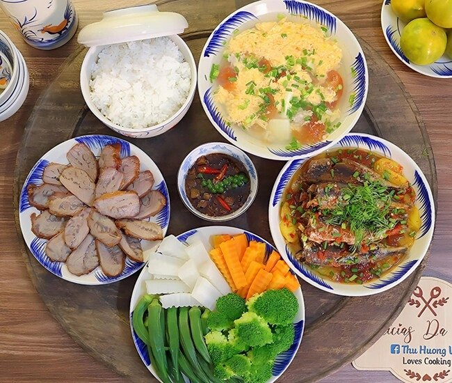 Hôm nay nấu gì đi làm về có mâm cơm này thưởng thức thì thật đã - 1