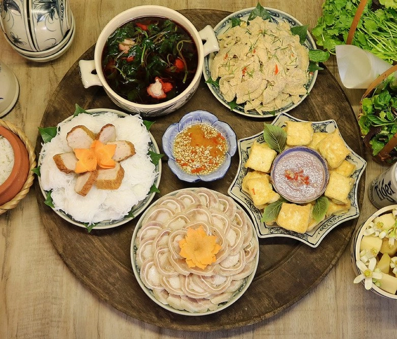 Hôm nay nấu gì nhìn mâm cơm ngon này cả nhà háo hức đợi giờ ăn - 1