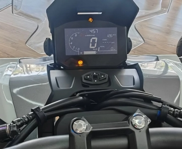 Honda adv160 2025 hình ảnh thực tế tại đại lý cho thấy ngoại hình ngày càng bén - 6