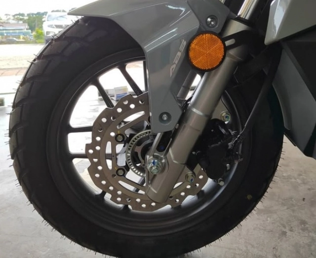 Honda adv160 2025 hình ảnh thực tế tại đại lý cho thấy ngoại hình ngày càng bén - 7