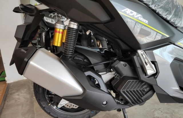 Honda adv160 2025 hình ảnh thực tế tại đại lý cho thấy ngoại hình ngày càng bén - 8