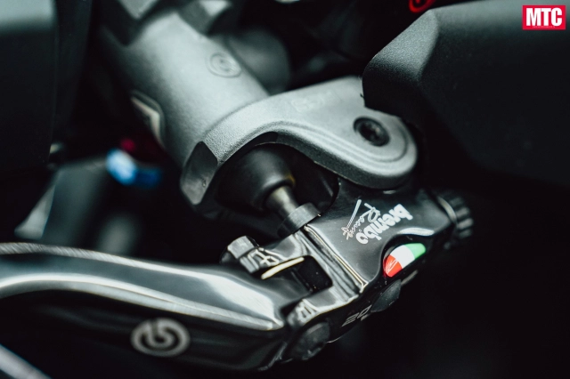 Honda forza 750 2025 được nâng cấp hết bài làm ae mê maxi scooter đứng ngồi không yên - 5