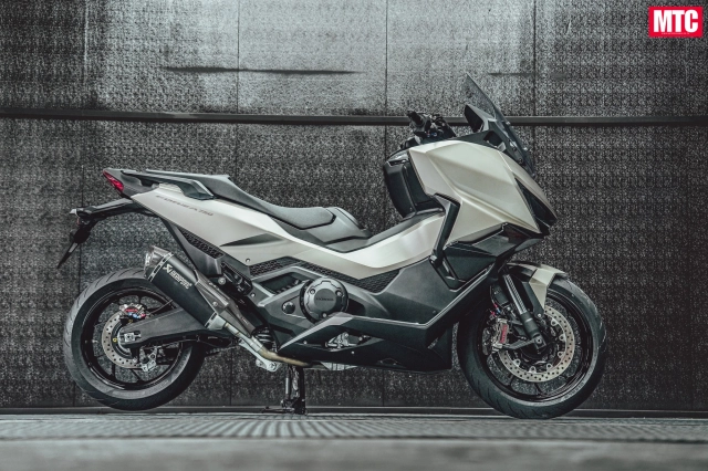 Honda forza 750 2025 được nâng cấp hết bài làm ae mê maxi scooter đứng ngồi không yên - 20